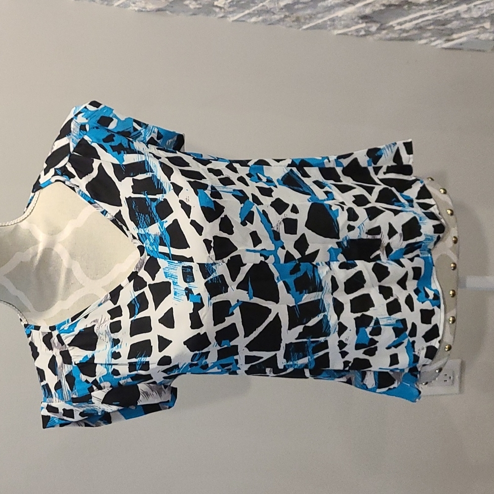 NWT Nine West vneck Printed Short Sleeve blouse